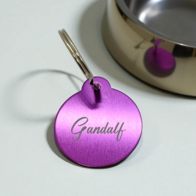 Médaille chien ronde personnalisée violet