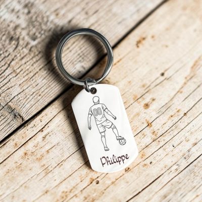 Porte-clé footballeur gravé personnalisé argenté – Prénom et numéro de maillot au choix